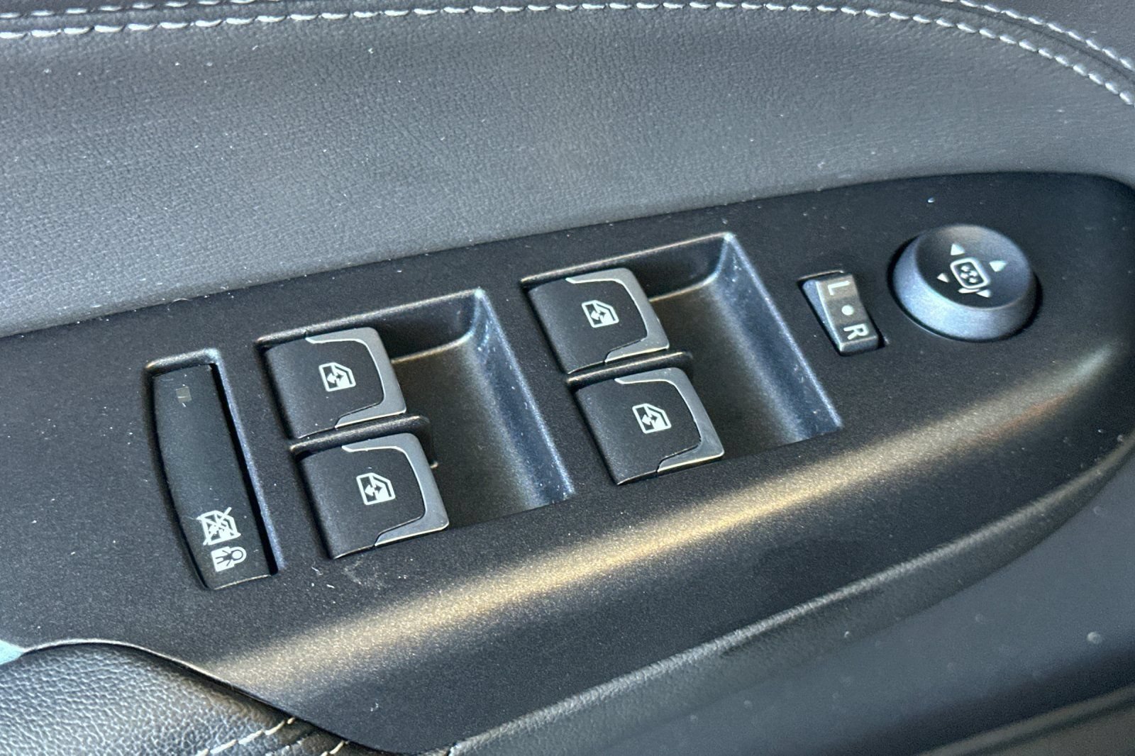 Used 2016 Cadillac SRX FWD image 11