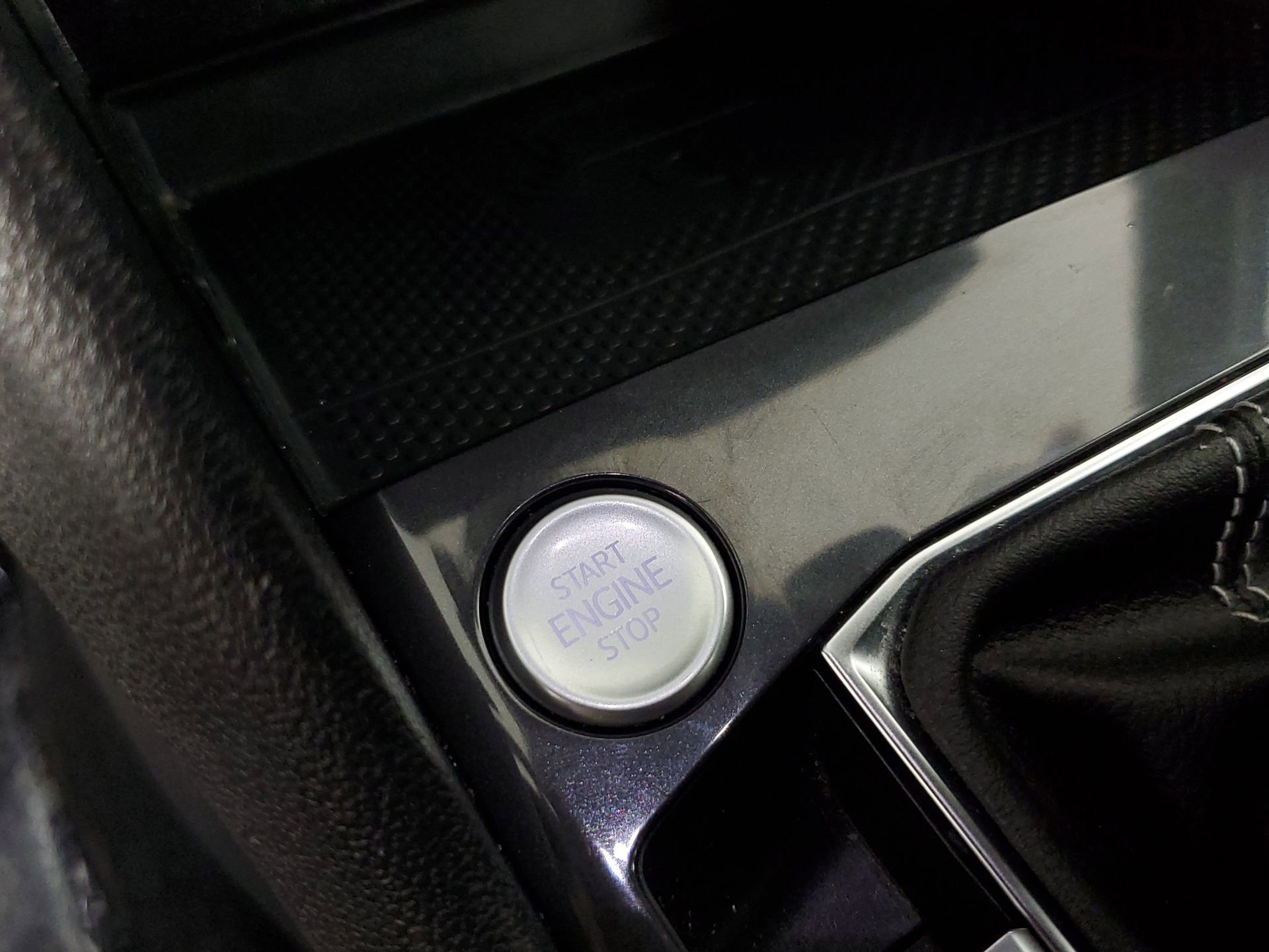 Used 2022 Volkswagen Tiguan SE R-Line image 40