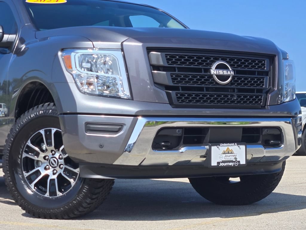Used 2024 Nissan Titan SV w/ SV Convenience Package AWD/4WD image 2
