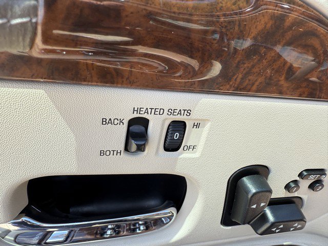 Used 2001 Lincoln Town Car Cartier image 16