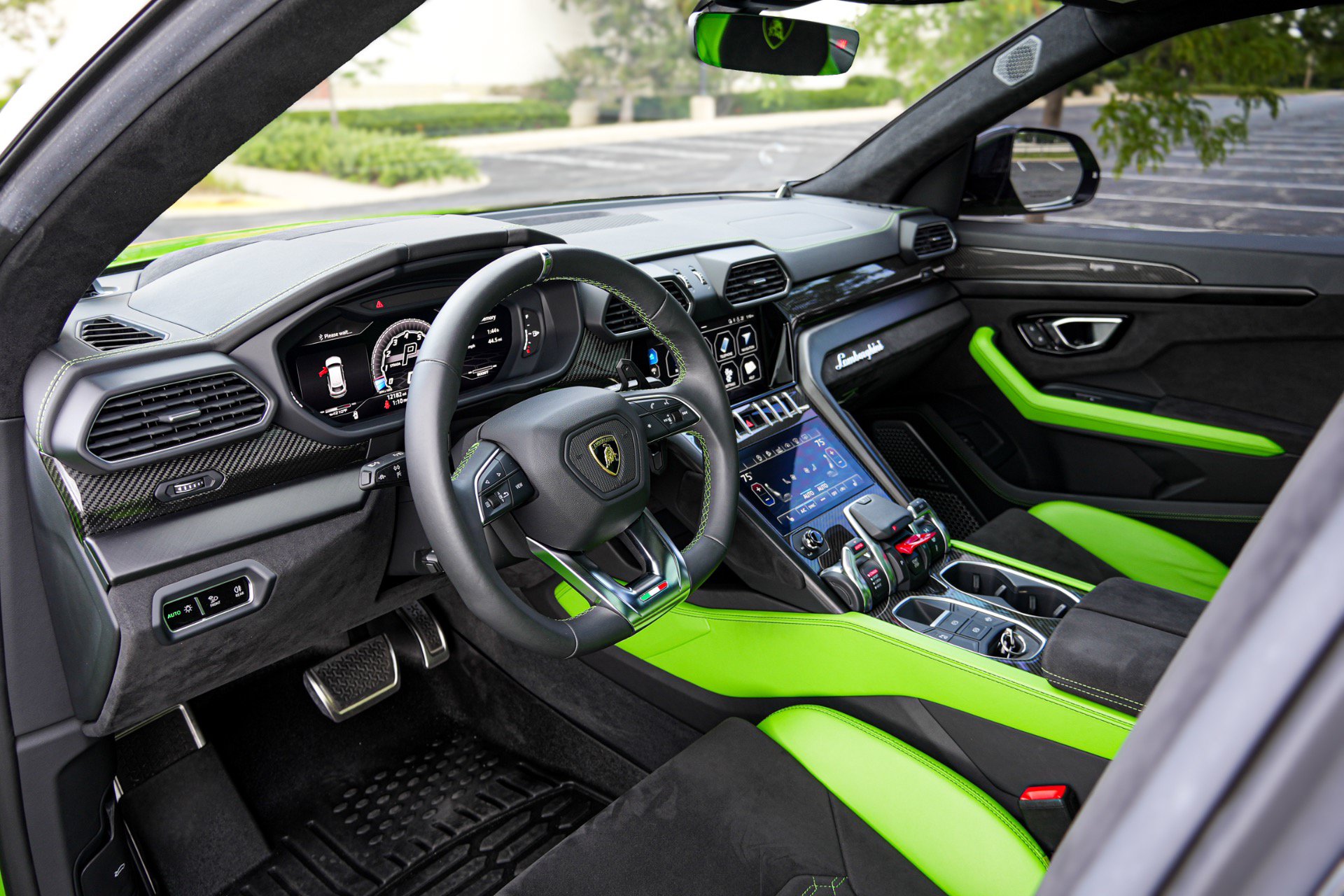 Used 2021 Lamborghini Urus AWD/4WD image 17
