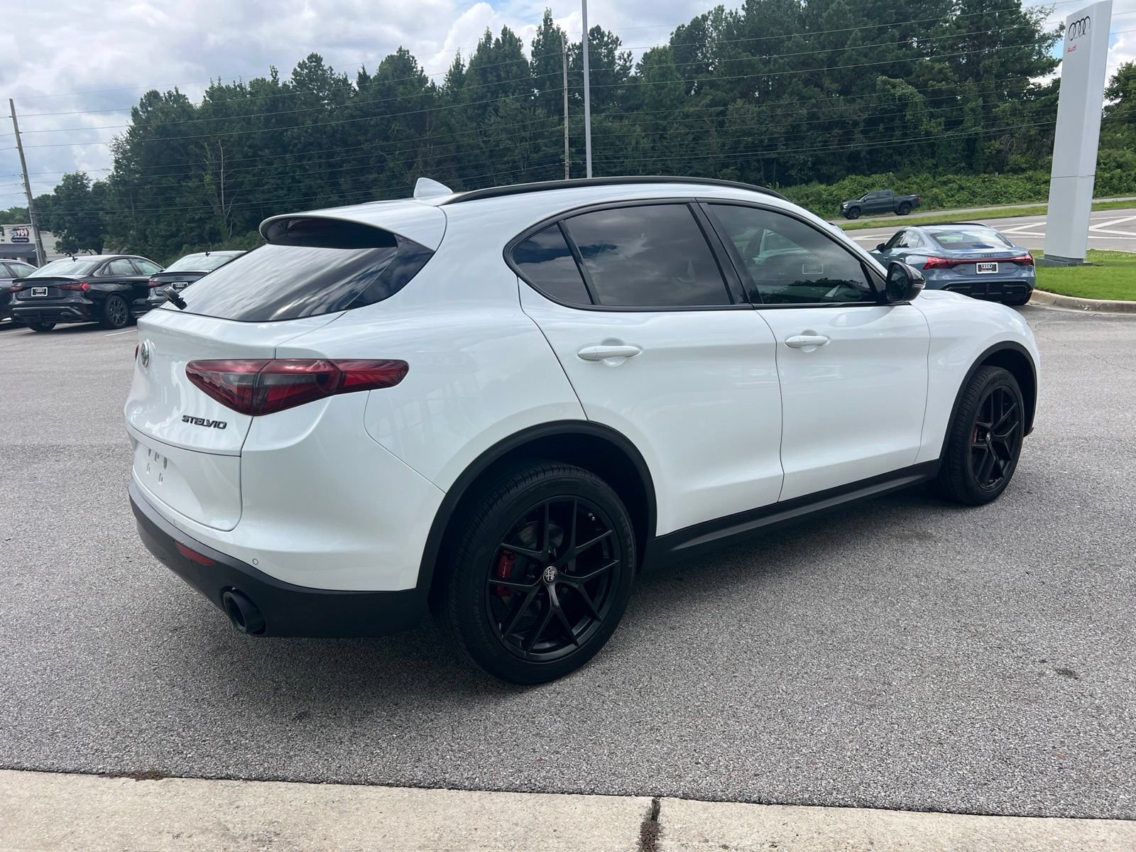Used 2019 Alfa Romeo Stelvio w/ Nero Edizione RWD image 7