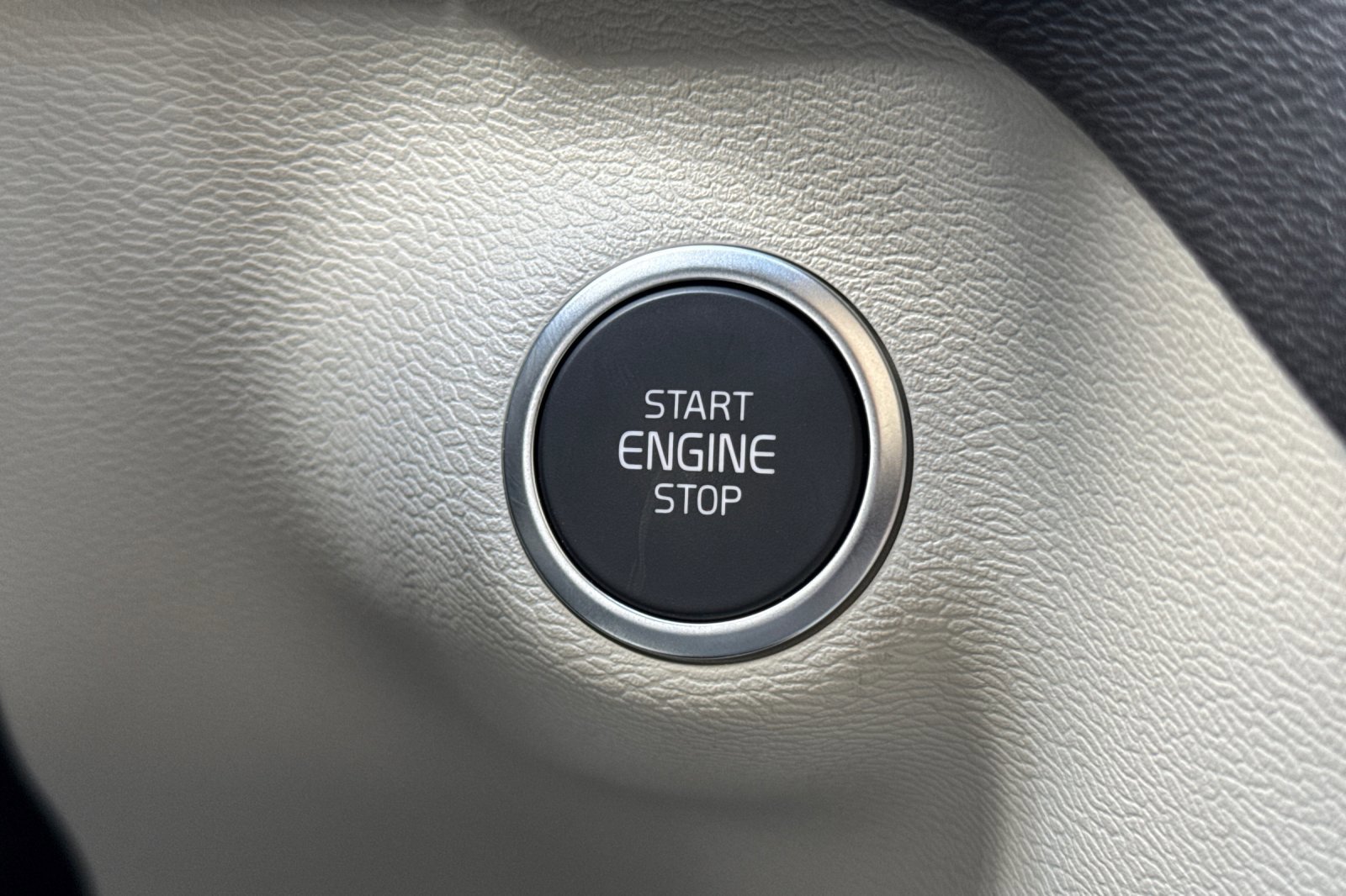 New 2025 Volvo XC40 B5 Ultra image 20