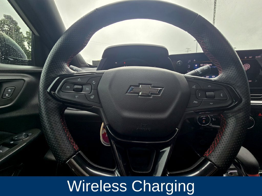 Used 2025 Chevrolet Trax RS w/ Sunroof Package FWD image 23