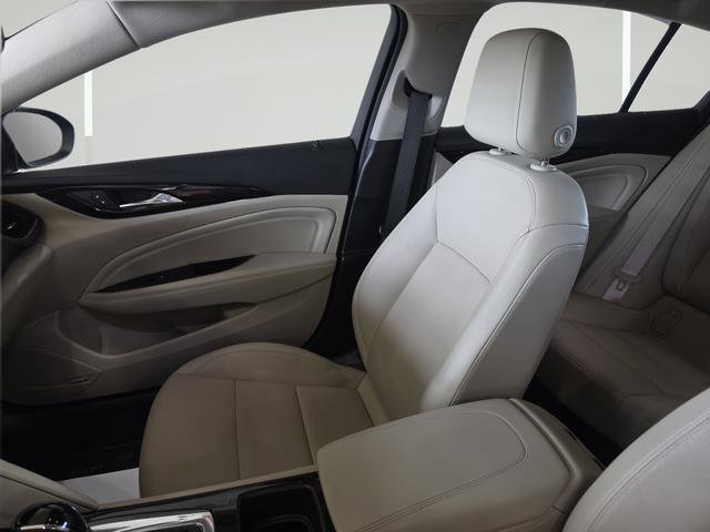 Used 2019 Buick Regal Essence w/ Driver Confidence Package I image 23