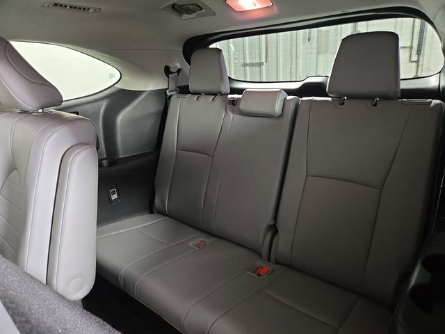 Used 2025 Toyota Highlander XLE AWD/4WD image 17