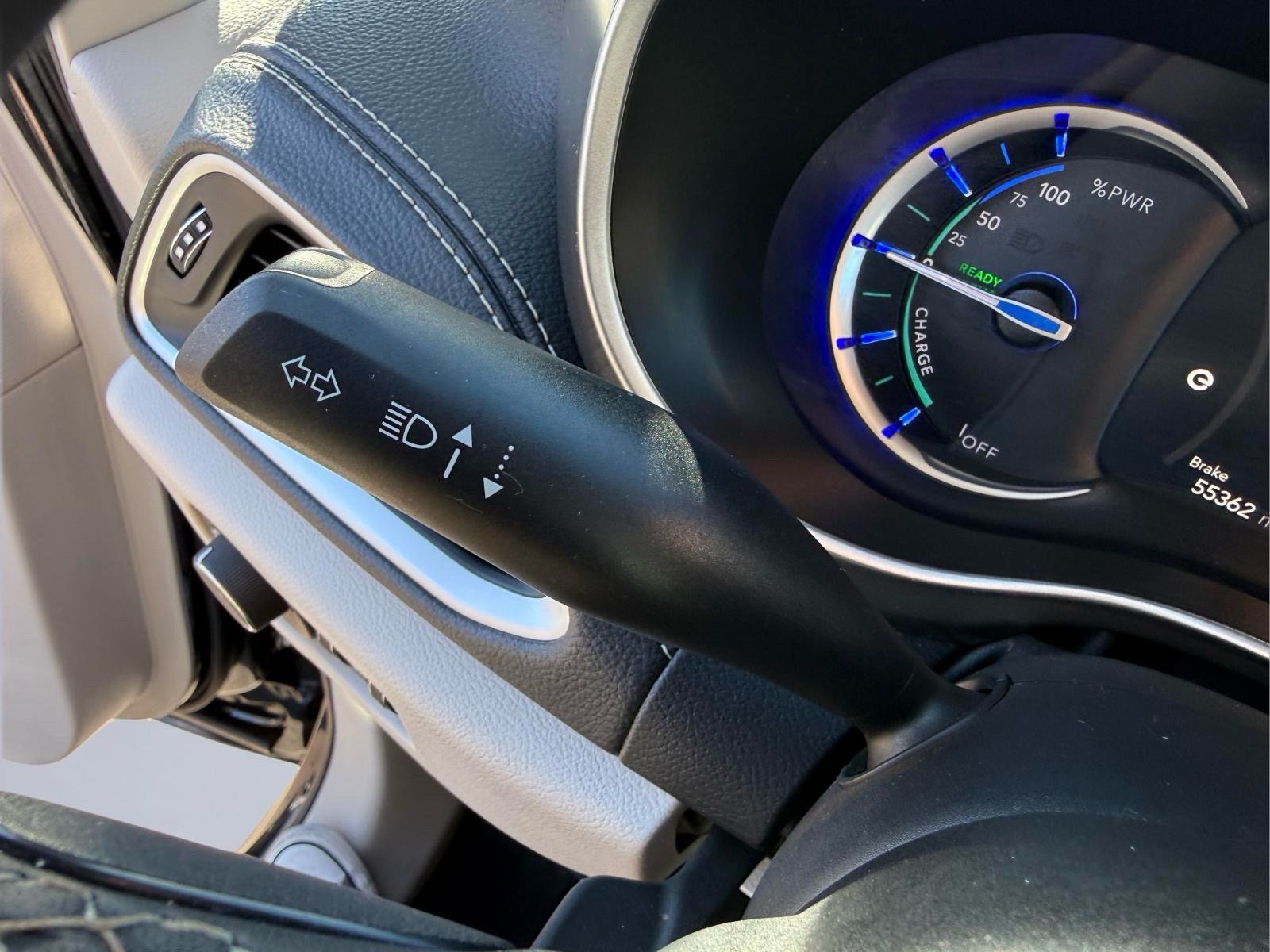 Used 2023 Chrysler Pacifica Touring-L FWD image 31