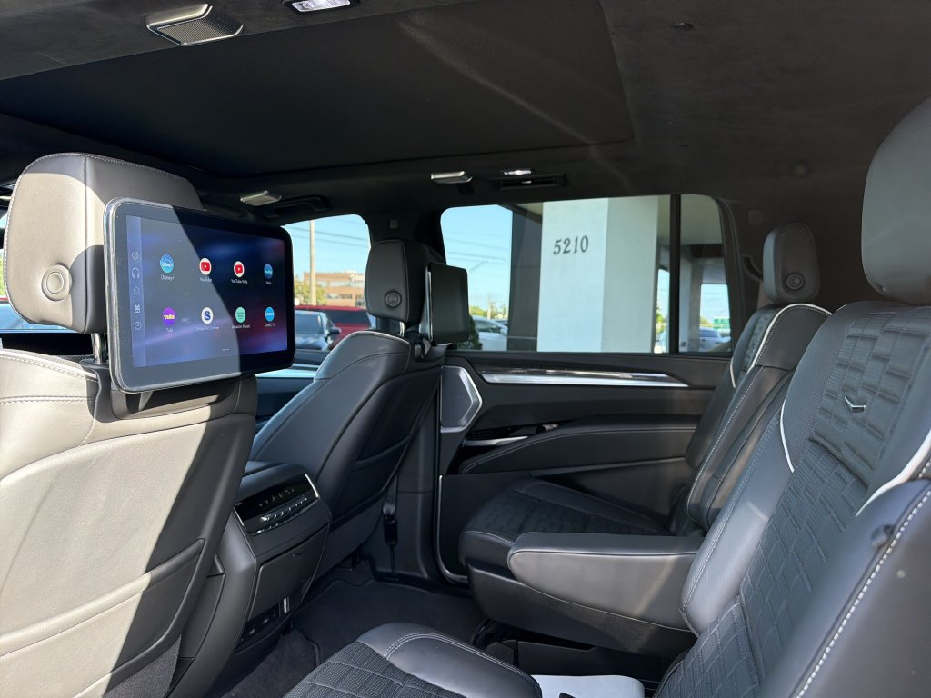 Certified 2025 Cadillac Escalade ESV V w/ LPO, ONYX Package AWD/4WD image 21