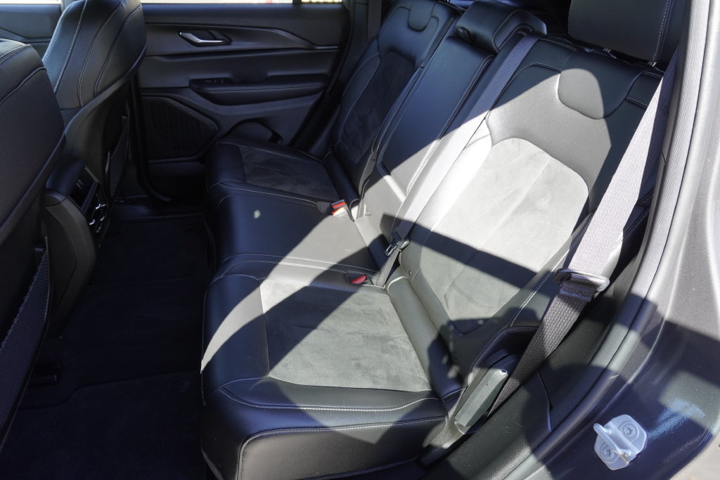 Used 2024 Jeep Grand Cherokee Altitude AWD/4WD image 29