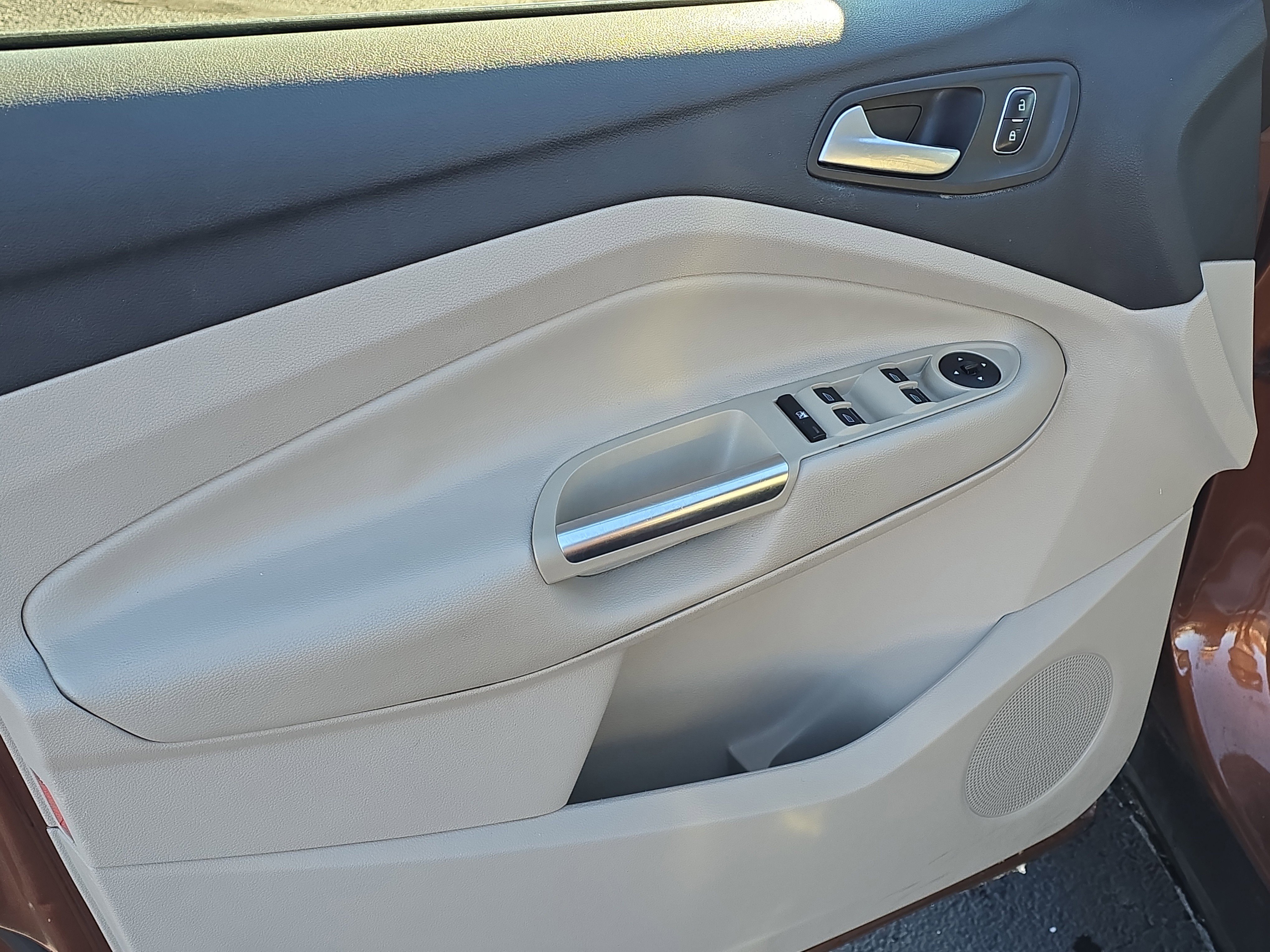 Used 2017 Ford Escape SE image 16