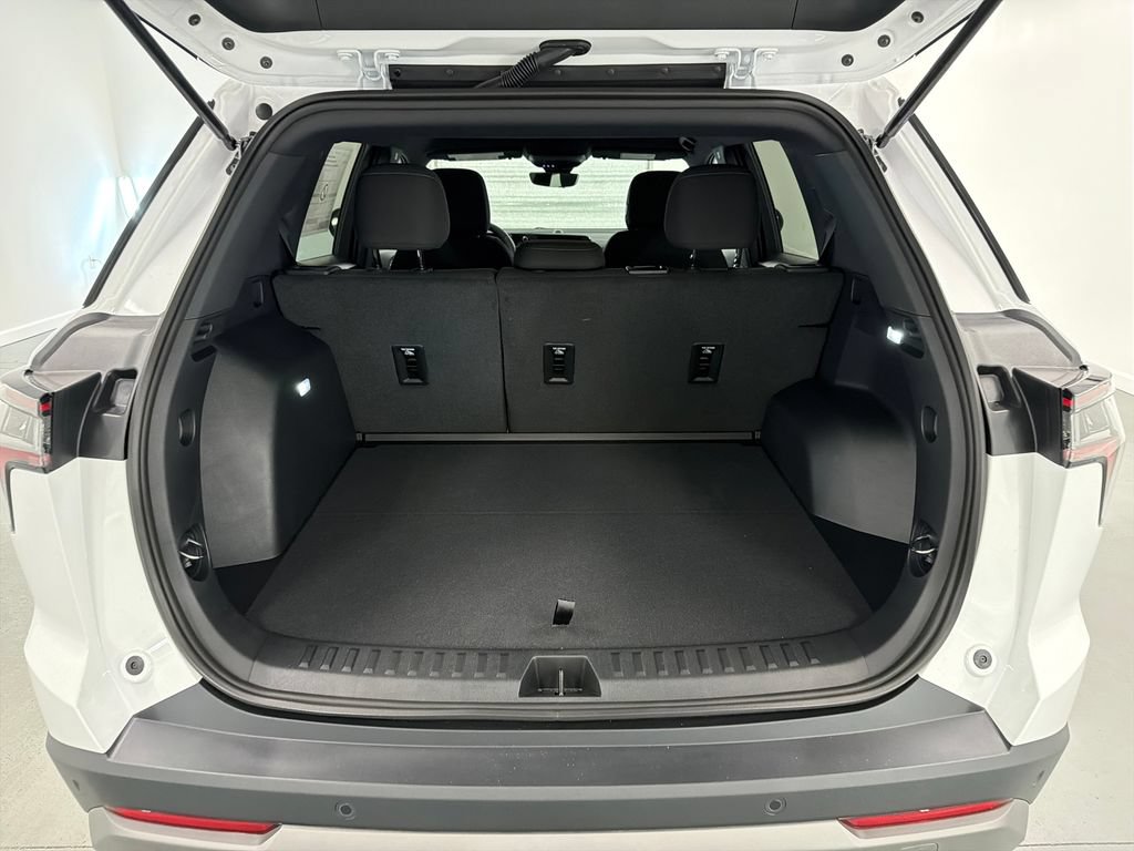 New 2026 Chevrolet Equinox LT w/ Safety and Technology Package FWD image 8