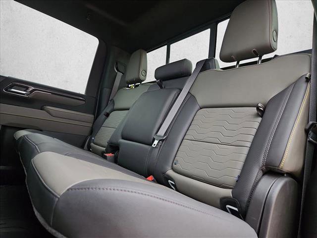 Used 2025 Chevrolet Silverado 2500 ZR2 AWD/4WD image 24