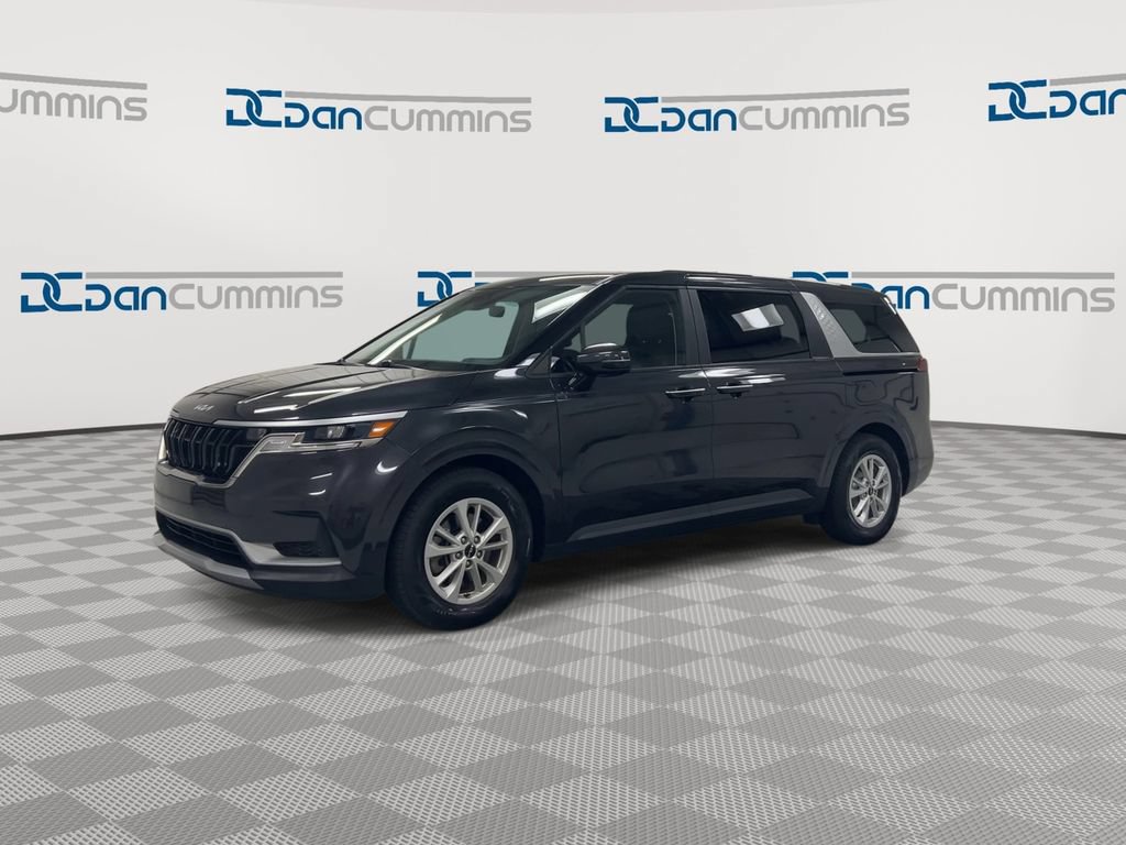 Used 2023 Kia Carnival LX FWD image 4