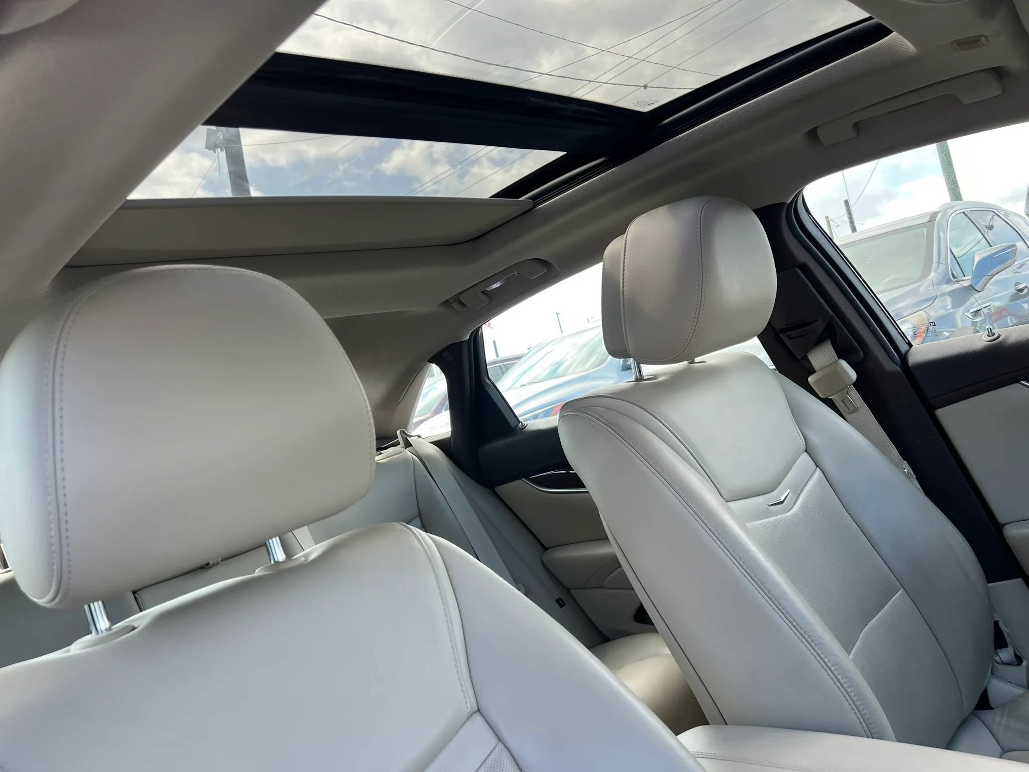 Used 2013 Cadillac XTS Luxury FWD image 18
