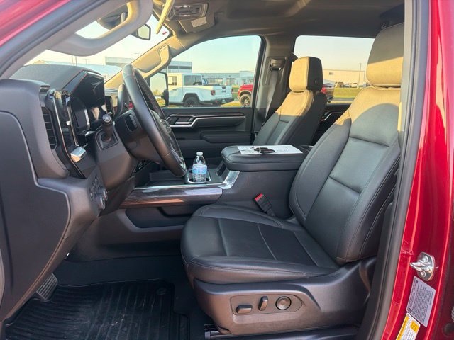 Used 2025 Chevrolet Silverado 3500 LTZ w/ LTZ Plus Package AWD/4WD image 11