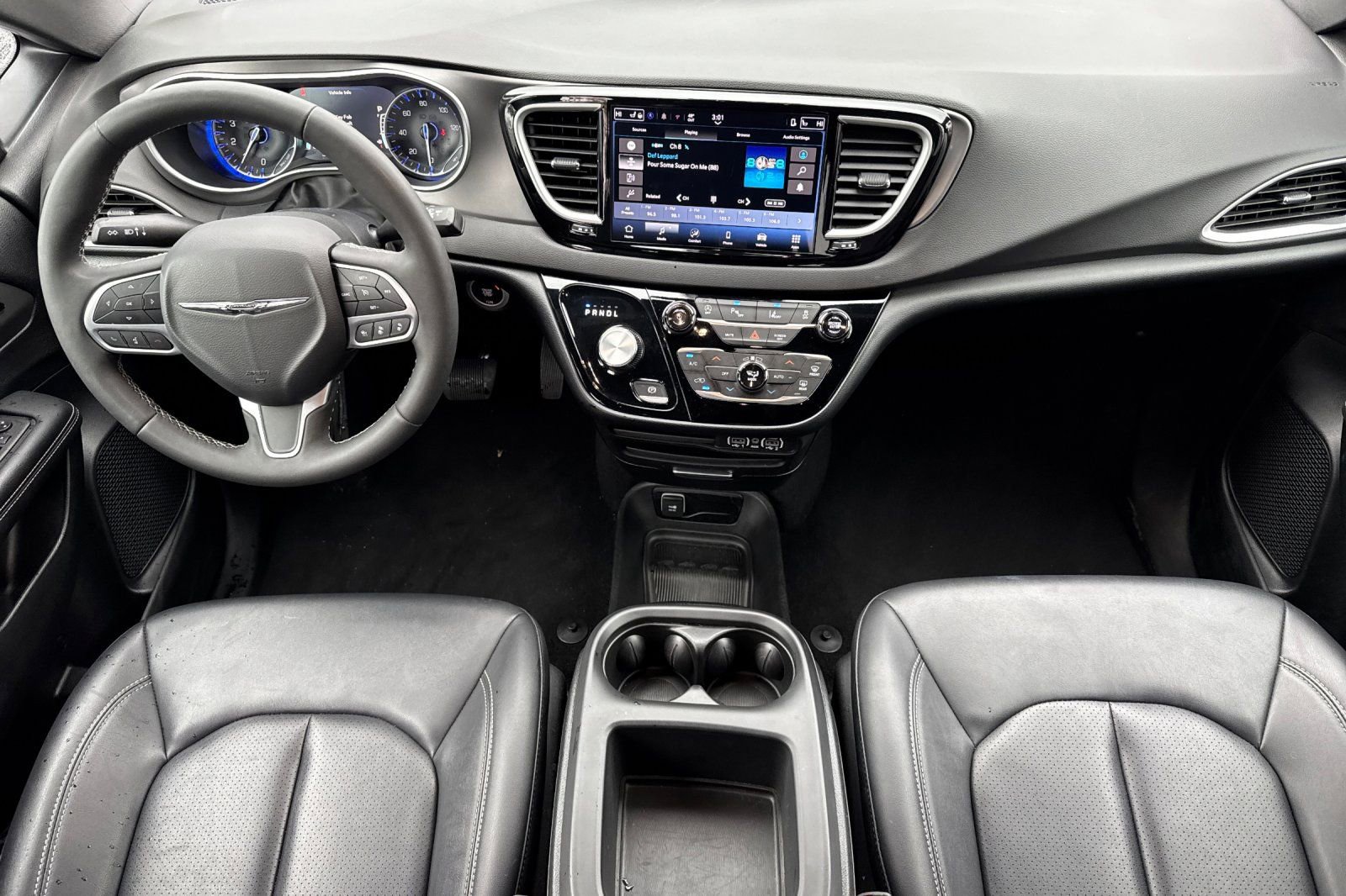 Used 2025 Chrysler Pacifica Select FWD image 14