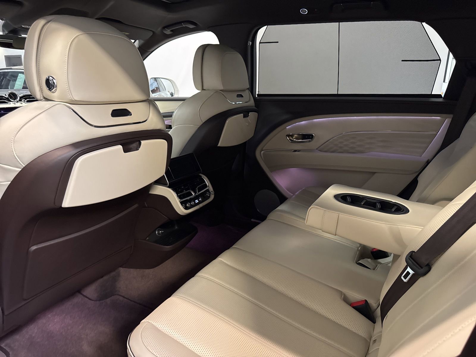 Used 2023 Bentley Bentayga Extended Wheelbase AWD/4WD image 22