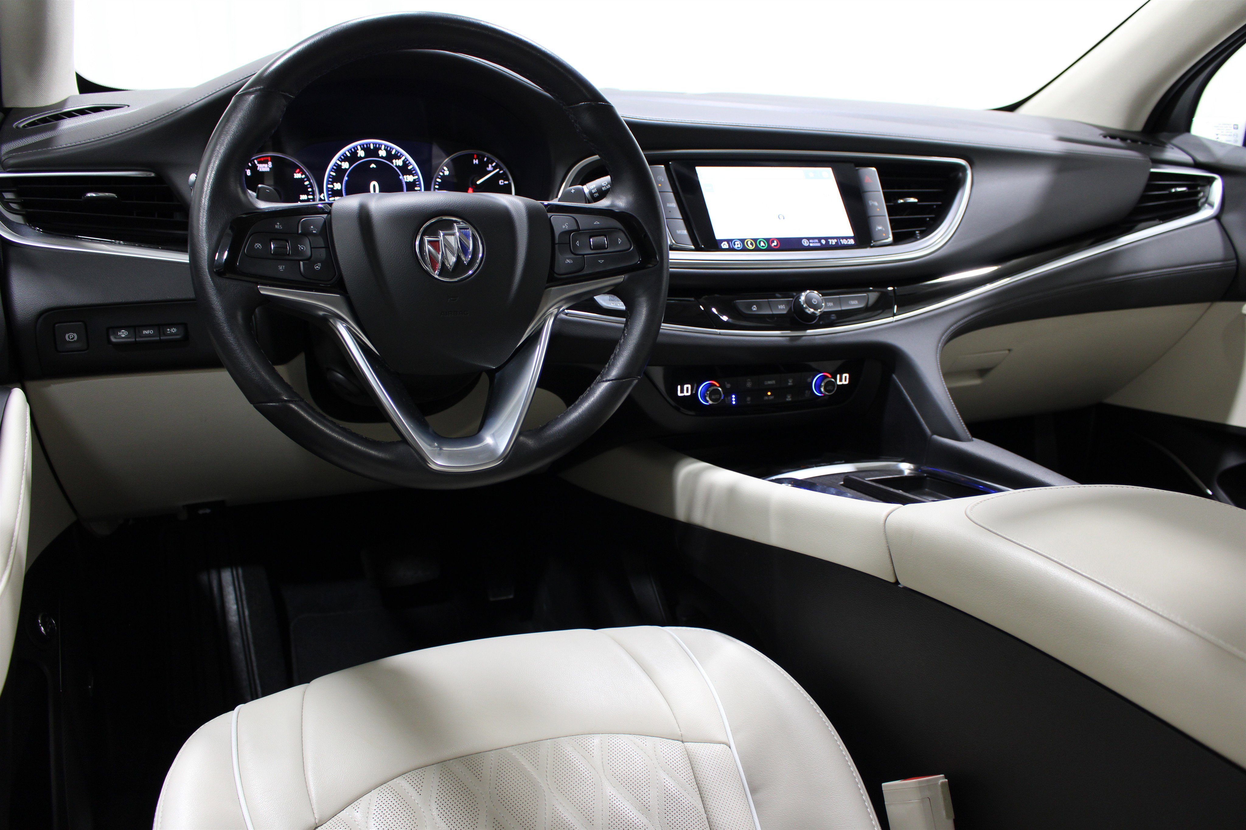 Used 2022 Buick Enclave Avenir w/ Avenir Technology Package AWD/4WD image 2