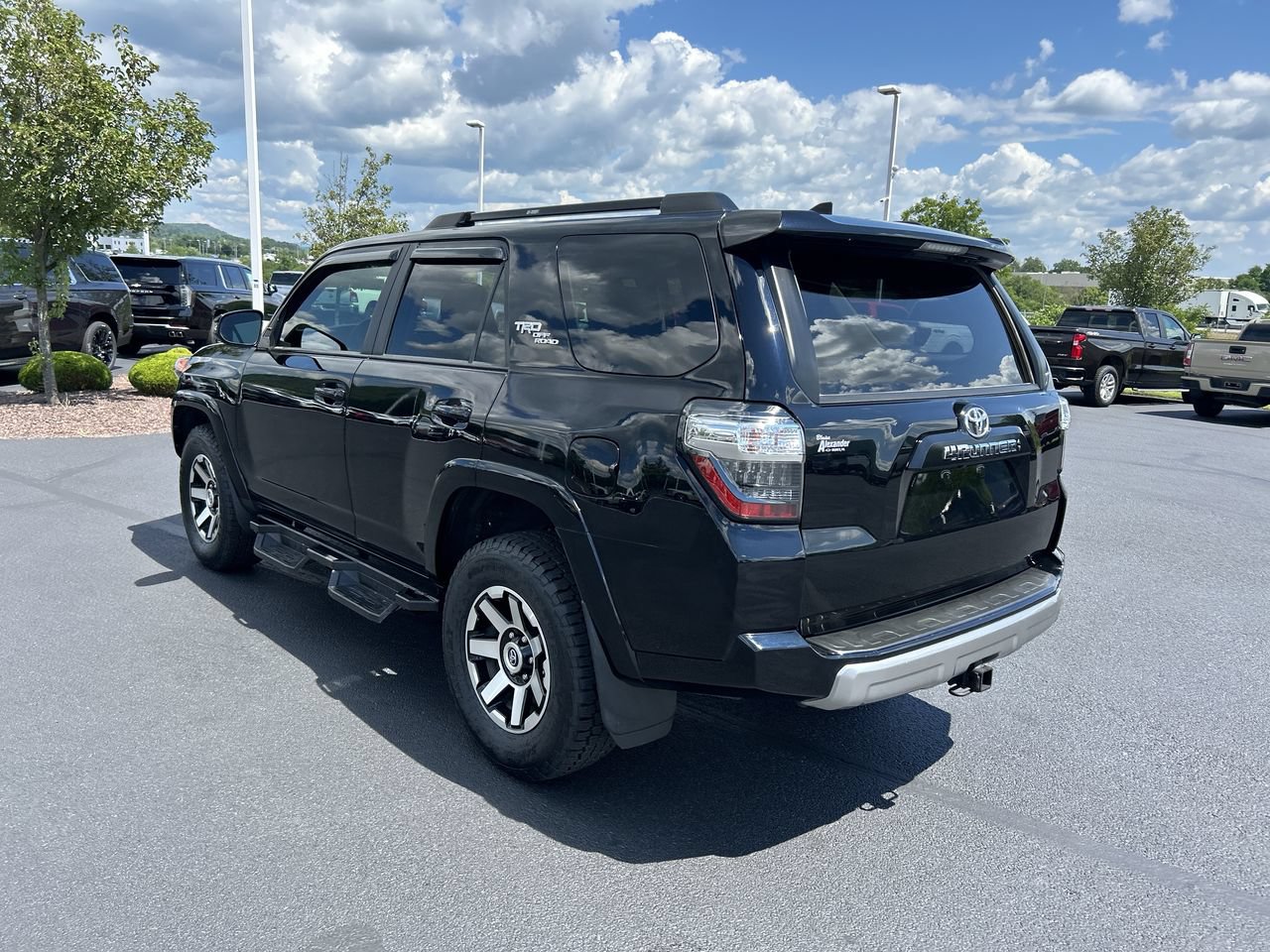 Used 2021 Toyota 4Runner TRD Off-Road Premium w/ Moonroof Package AWD/4WD image 5