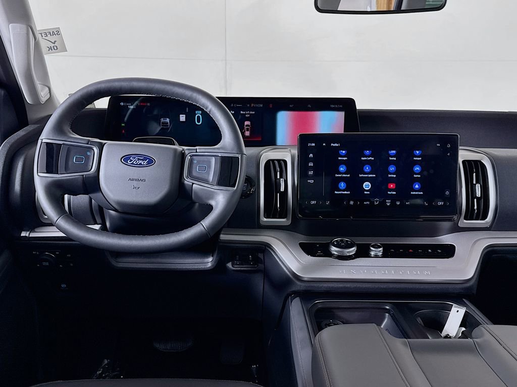 Used 2025 Ford Expedition Active image 14