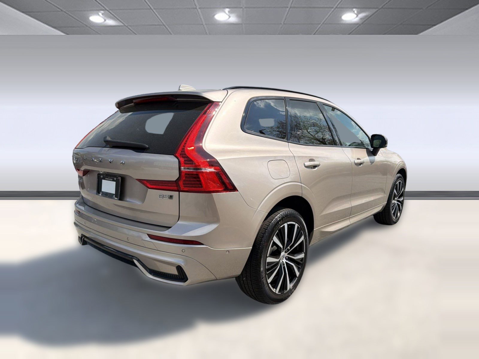 Certified 2024 Volvo XC60 B5 Plus w/ Climate Package AWD/4WD image 9