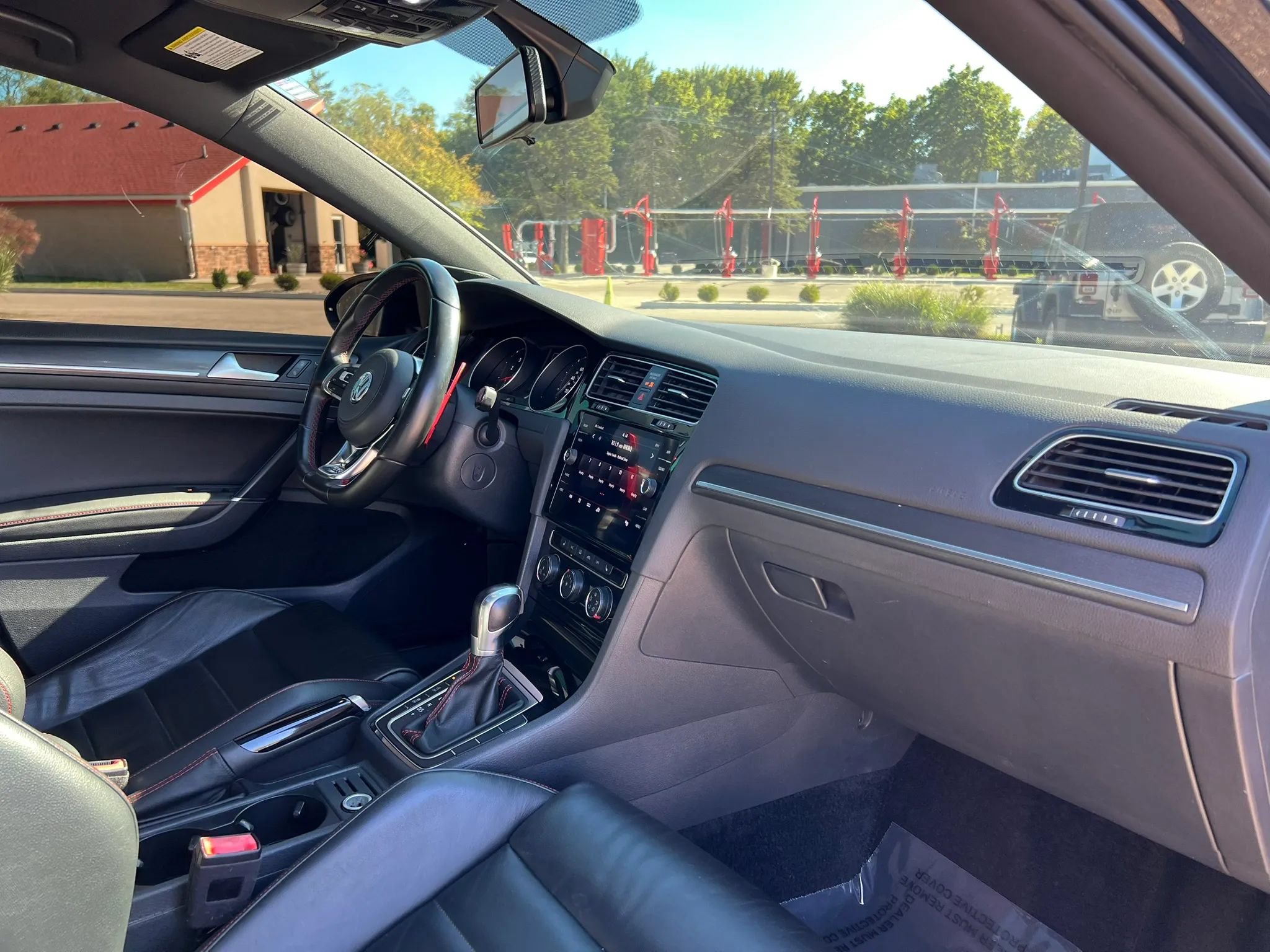 Used 2019 Volkswagen GTI SE FWD image 23
