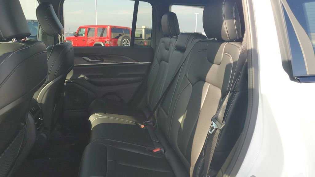 New 2025 Jeep Grand Cherokee Limited image 15
