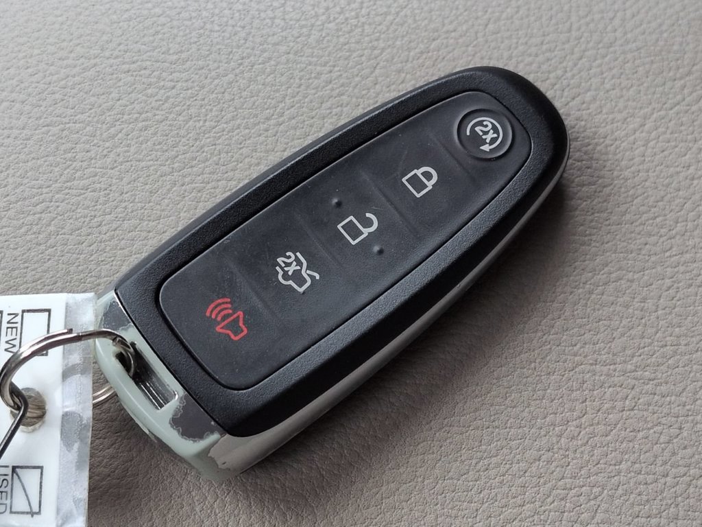 Used 2015 Ford Escape Titanium w/ Equipment Group 301A AWD/4WD image 28