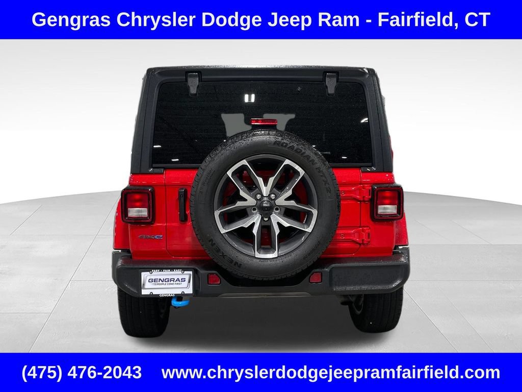 Used 2024 Jeep Wrangler Unlimited w/ Convenience Group AWD/4WD image 5
