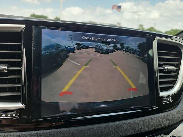 Used 2025 Chrysler Pacifica Select FWD image 14