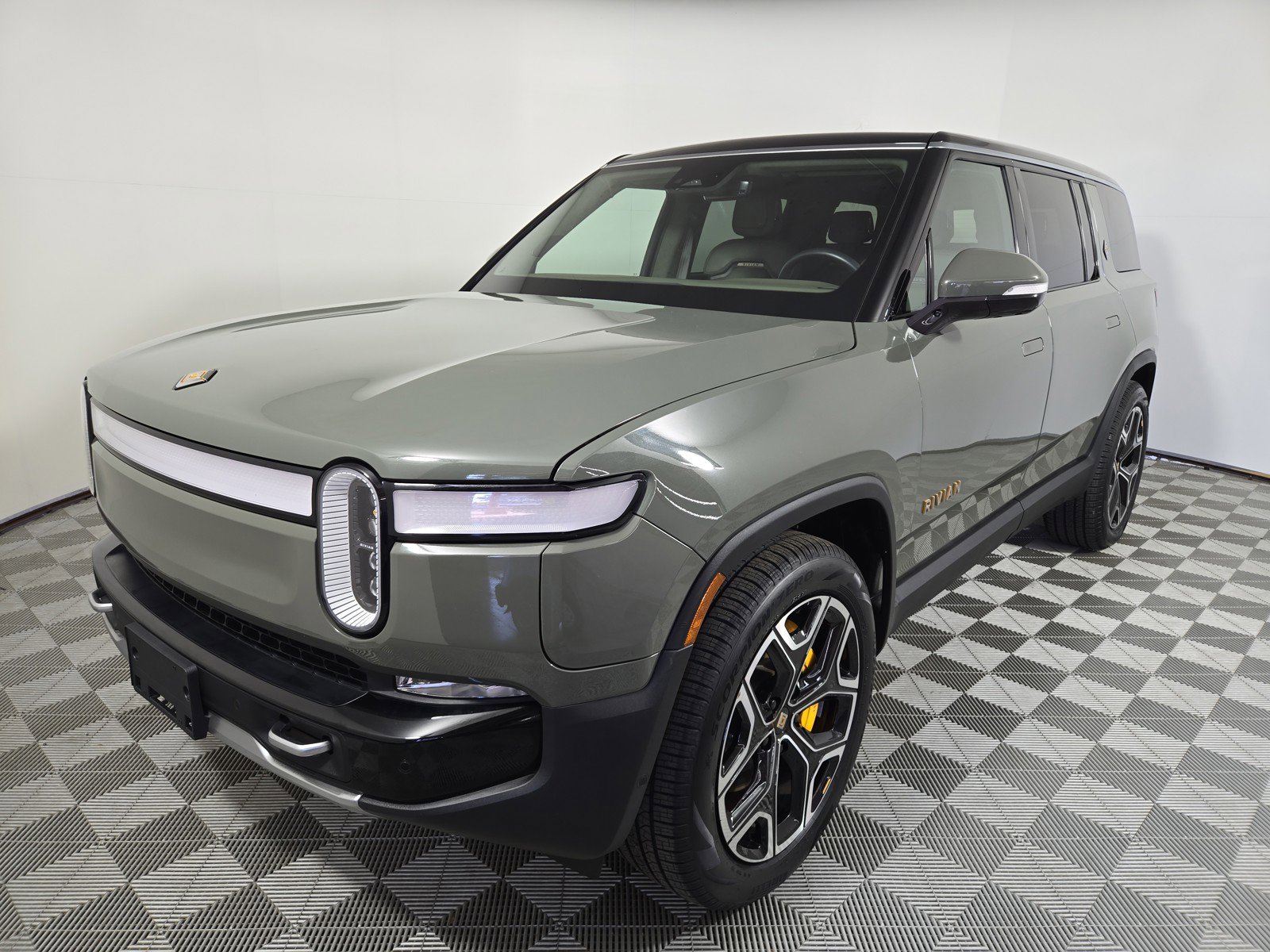 Used 2022 Rivian R1S Launch Edition image 1