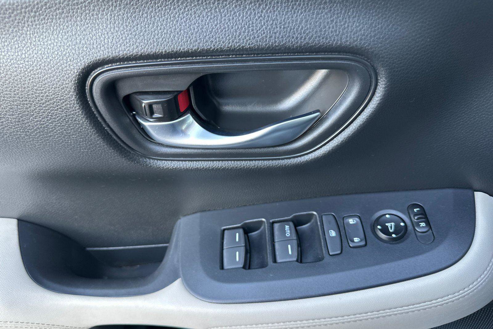 Certified 2025 Honda HR-V LX image 10