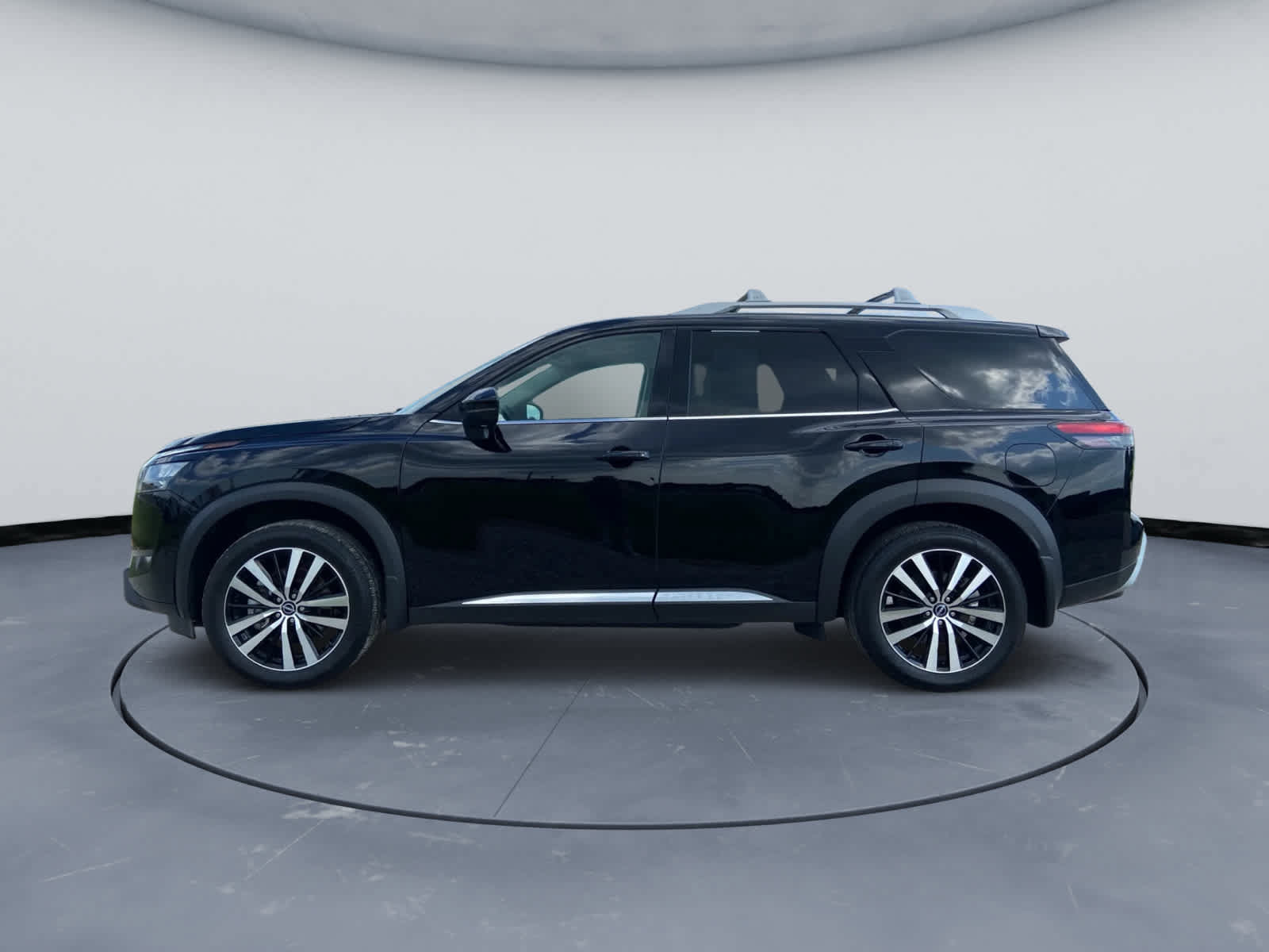 Used 2025 Nissan Pathfinder Platinum w/ Cargo Package FWD image 9