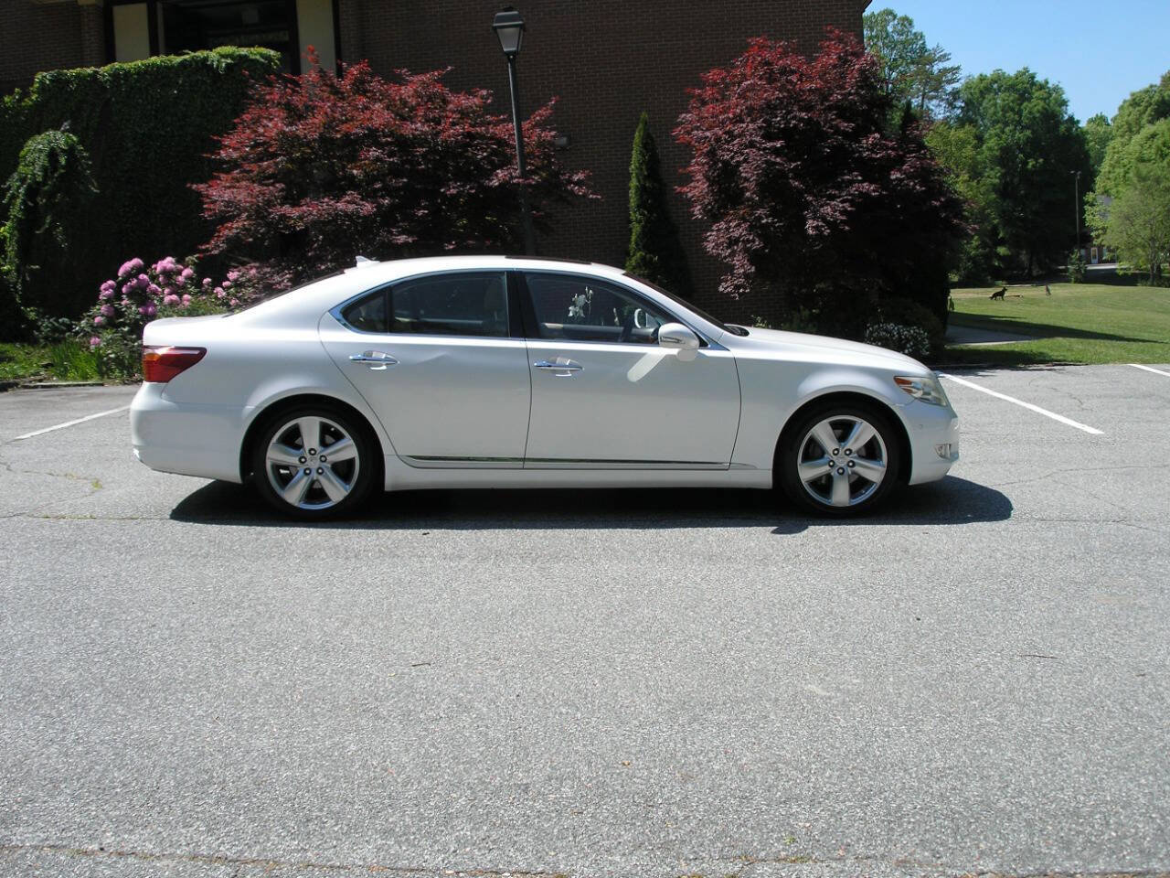 Used 2010 Lexus LS 460 image 9