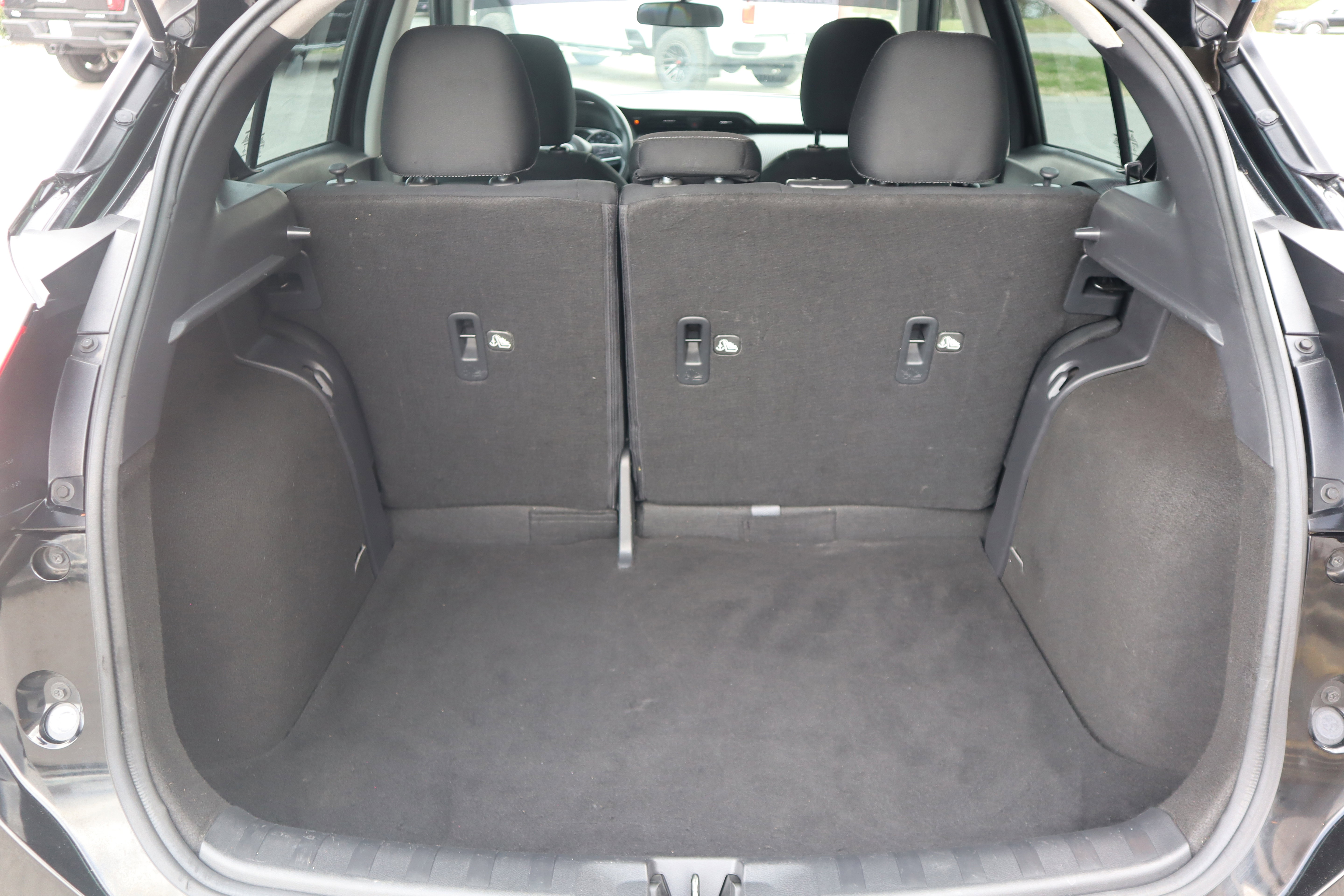 Used 2022 Nissan Kicks S image 30