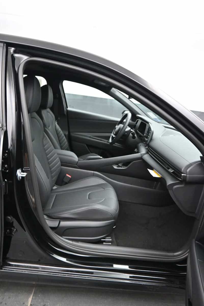 New 2026 Hyundai Elantra SEL Sport FWD image 11