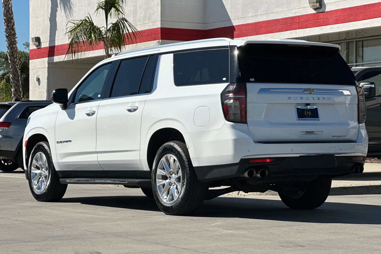 Used 2023 Chevrolet Suburban Premier image 4