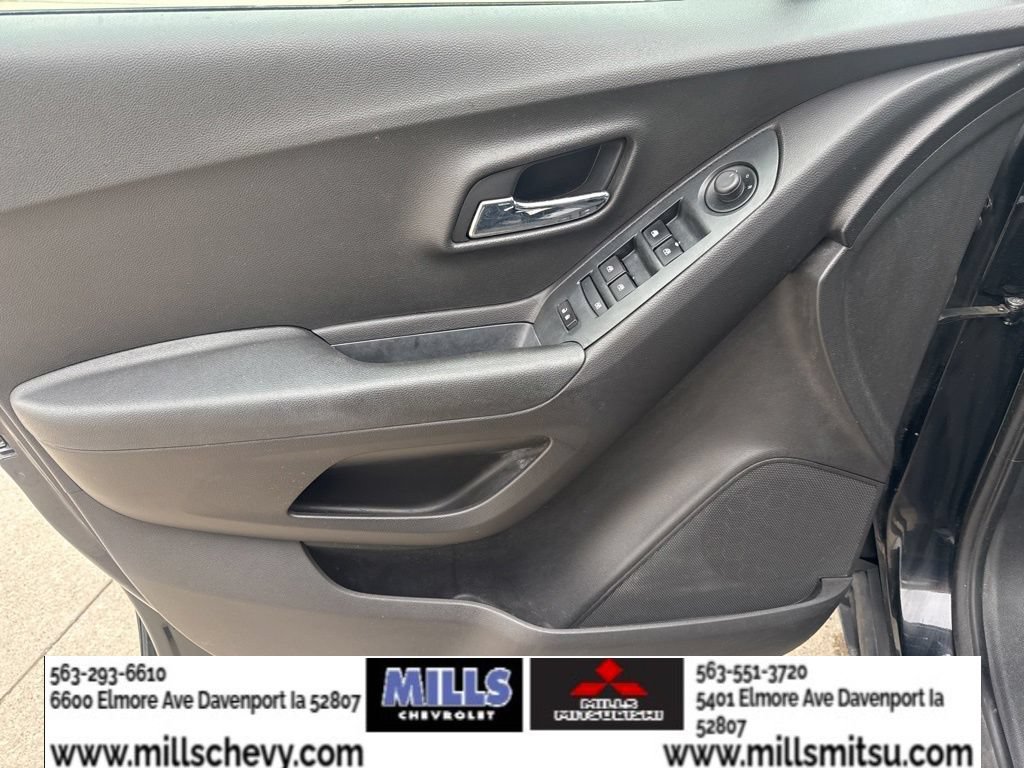 Used 2017 Chevrolet Trax LT FWD image 9