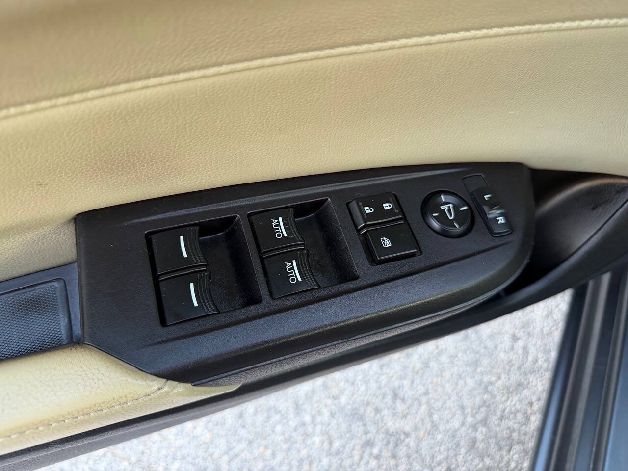 Used 2013 Acura ILX w/ Technology Package FWD image 21