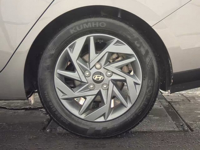 Used 2024 Hyundai Elantra SEL FWD image 19