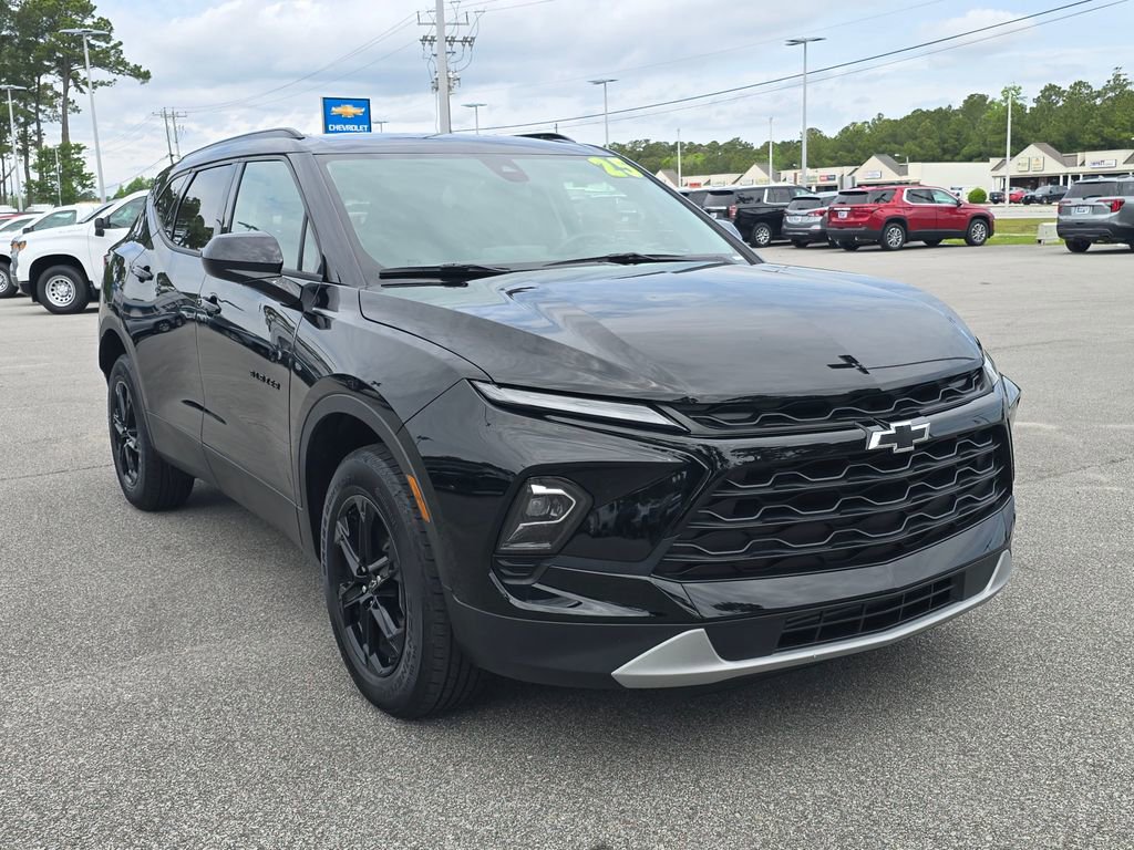 Used 2025 Chevrolet Blazer LT w/ Midnight/Sport Edition FWD image 7
