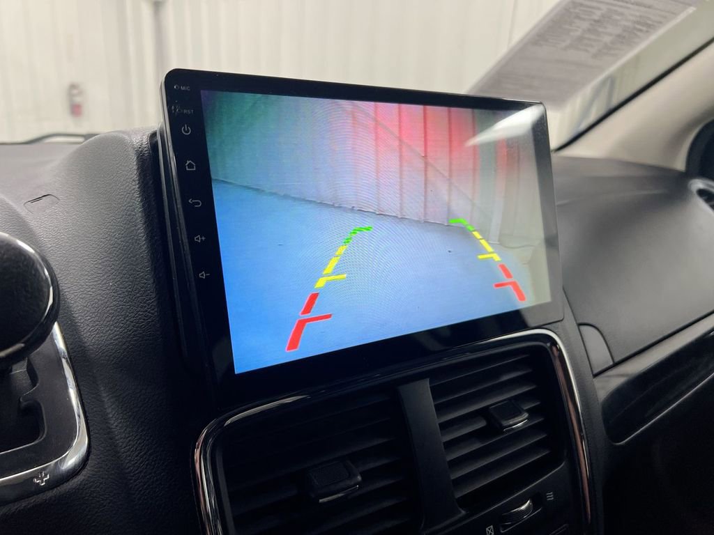 Used 2014 Dodge Grand Caravan SXT image 3