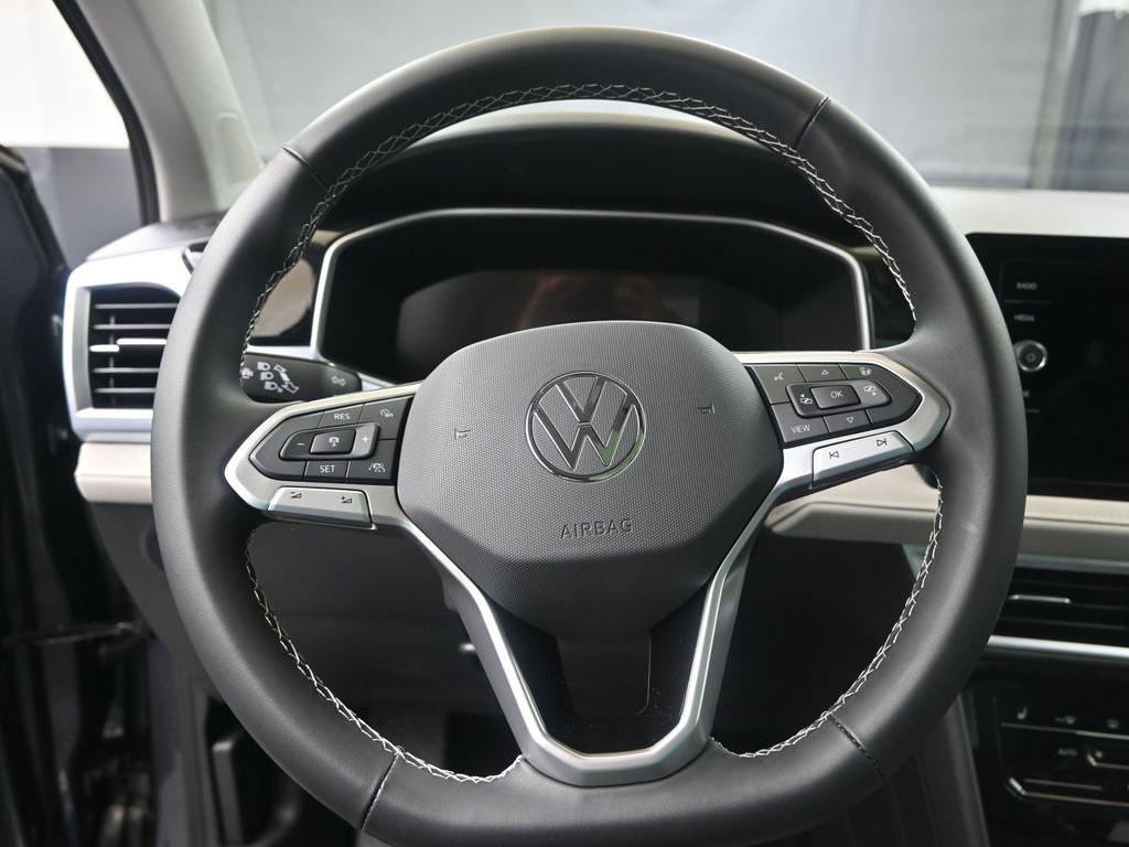Used 2025 Volkswagen Taos SE w/ Panoramic Sunroof Package image 23