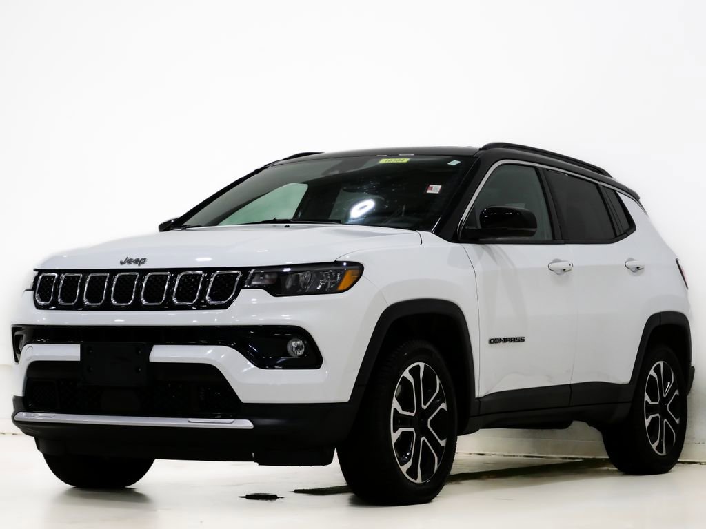 Used 2023 Jeep Compass Limited w/ Sun and Sound Group AWD/4WD image 3