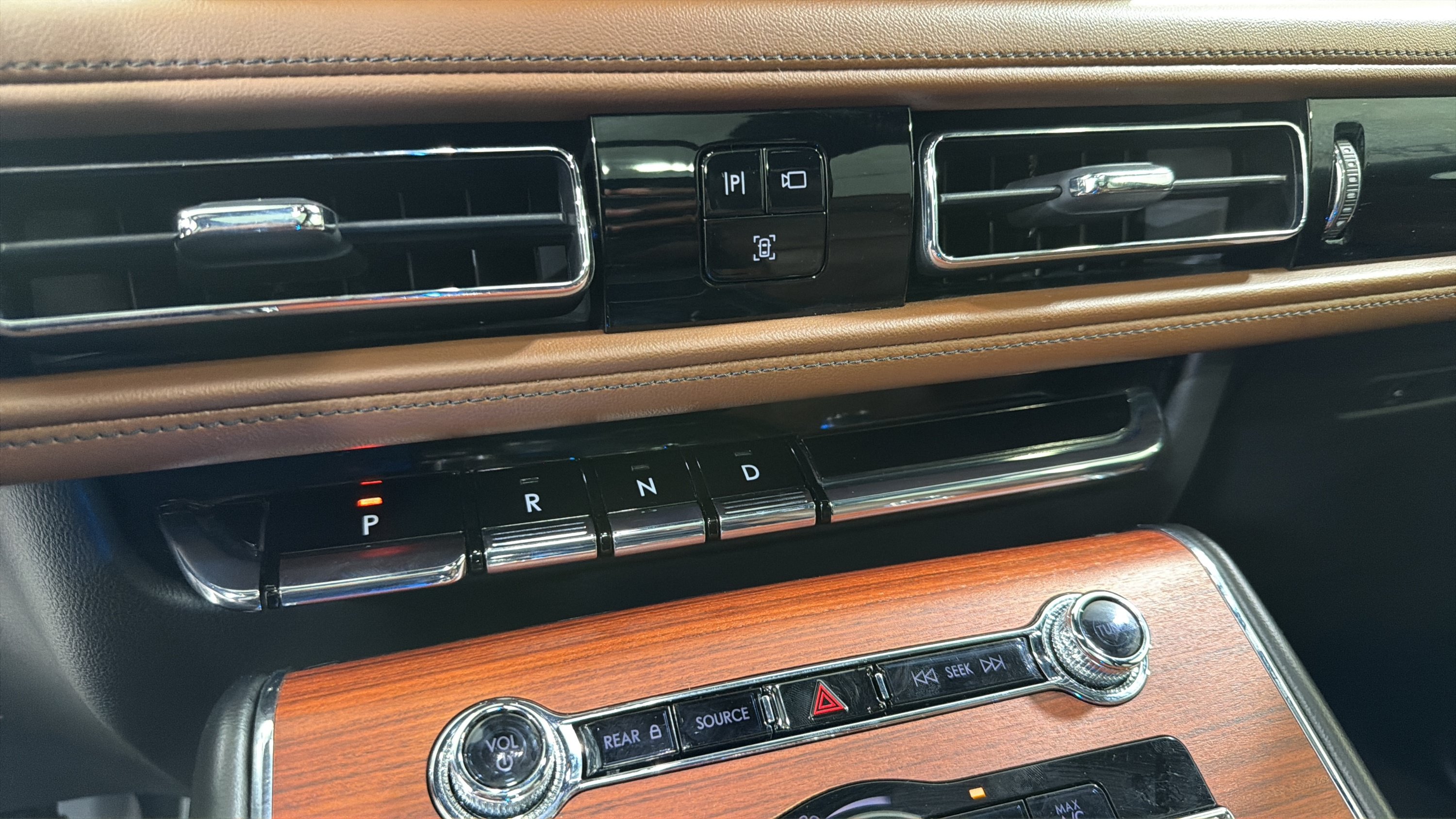 Used 2024 Lincoln Aviator Reserve w/ Elements Package Plus RWD image 20
