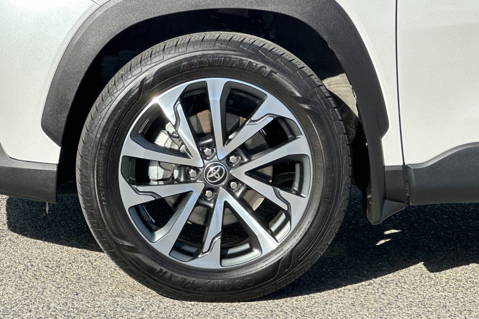 Used 2022 Toyota Corolla Cross XLE image 25