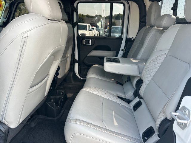 Used 2023 Jeep Gladiator Overland AWD/4WD image 14