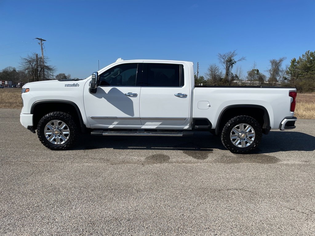 Used 2024 Chevrolet Silverado 2500 High Country w/ High Country Premium Package image 2
