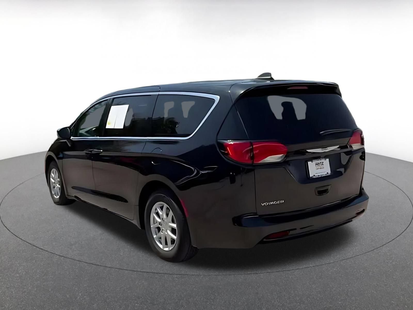 Used 2024 Chrysler Voyager LX FWD image 11