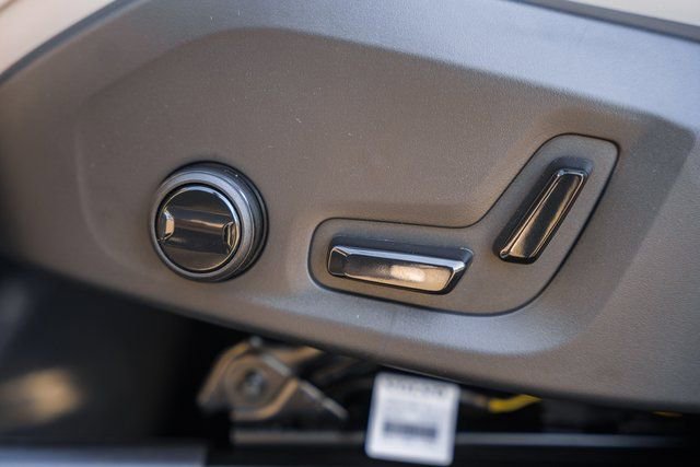 New 2026 Volvo XC60 T8 Plus image 32